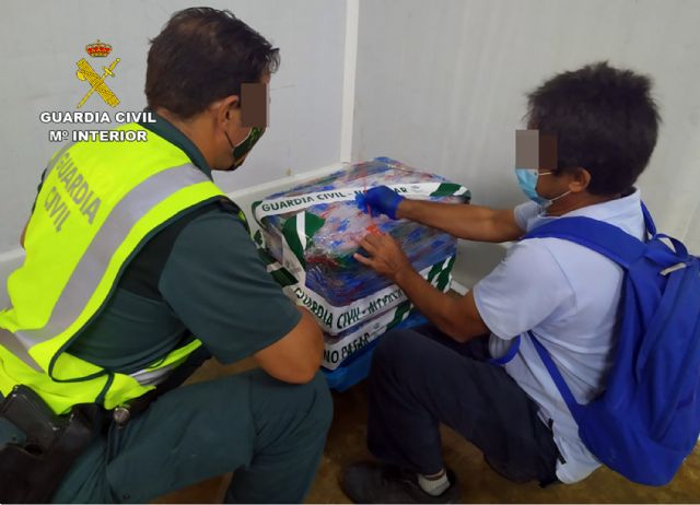 La Guardia Civil sorprende a un vecino de Cartagena con más de 50 kilos de doradas capturadas ilícitamente