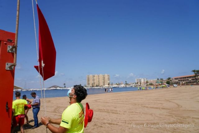 El Ayuntamiento cierra puntualmente playas en el Mar Menor para facilitar su limpieza