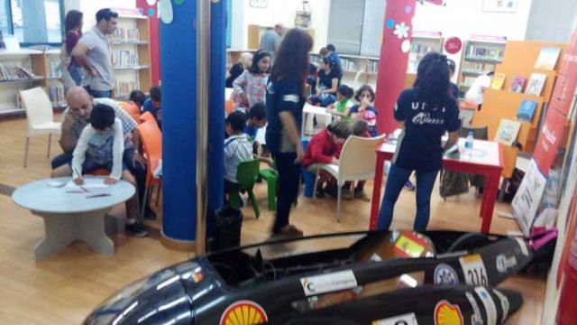 Los talleres infantiles del Cartagena Piensa siguen atrayendo a multitud de niños