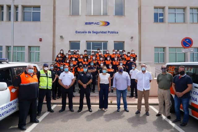 La alcaldesa supervisa el operativo de seguridad que participa en La Vuelta a España