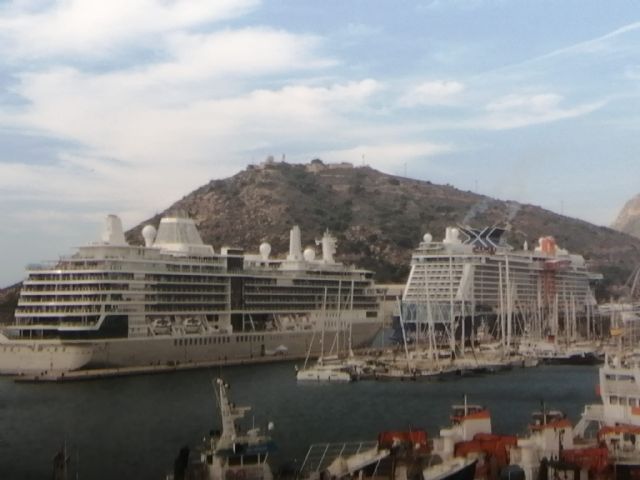 Doble escala de crucero en Cartagena con cerca de 3.300 pasajeros y con el estreno del buque de super lujo Silver Nova