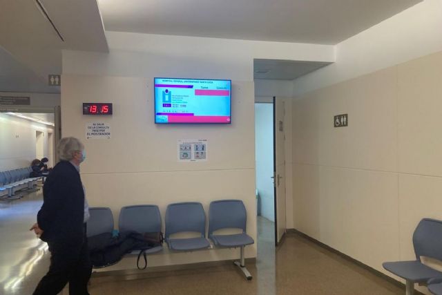 Igualdad y el Área 2 de Salud difunden los servicios del CAVI en las pantallas informativas de los hospitales de Cartagena