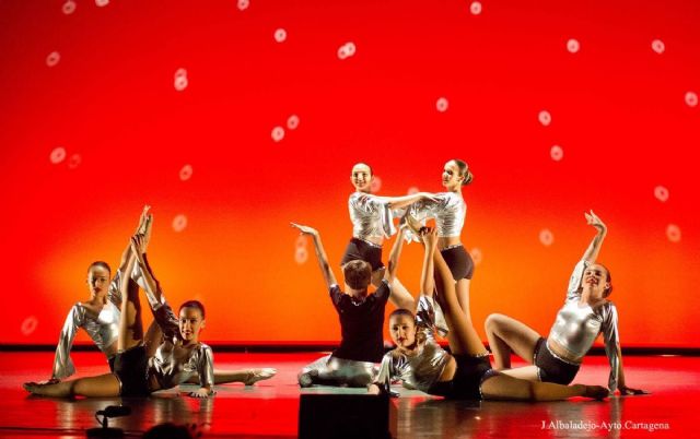 La Escuela Municipal de Danza clausurará la temporada 2017/18 en El Batel