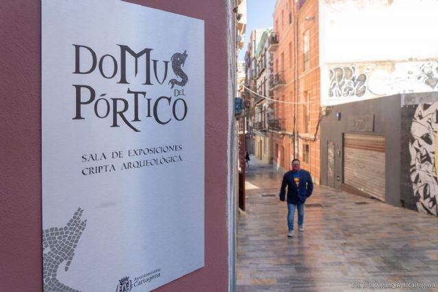 La sala de exposiciones Muralla Bizantina se remodela y cambia su denominación a Domus Porticus
