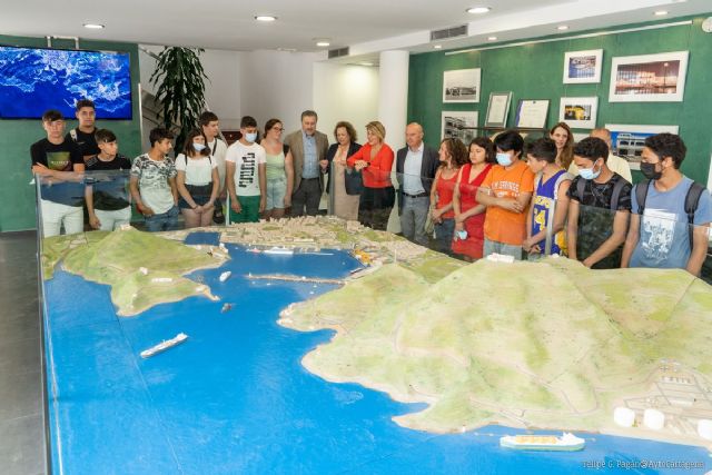 La historia de Cartagena y su Puerto inundan las aulas de más de 30 centros educativos de la Región