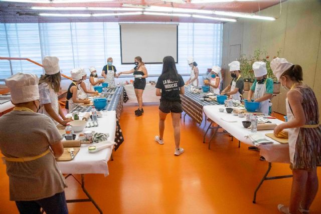 Casi cien niños participan en los talleres de La Mar Chica