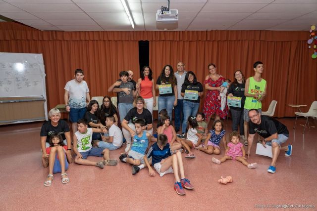 La Escuela de Verano del rimitiva López permite a 20 niños disfrutar de las vacaciones de manera diferente