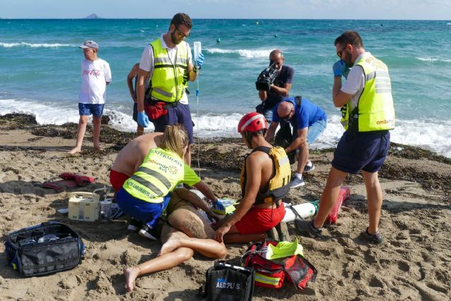 Más de 80 personas velan por la seguridad de las playas cartageneras