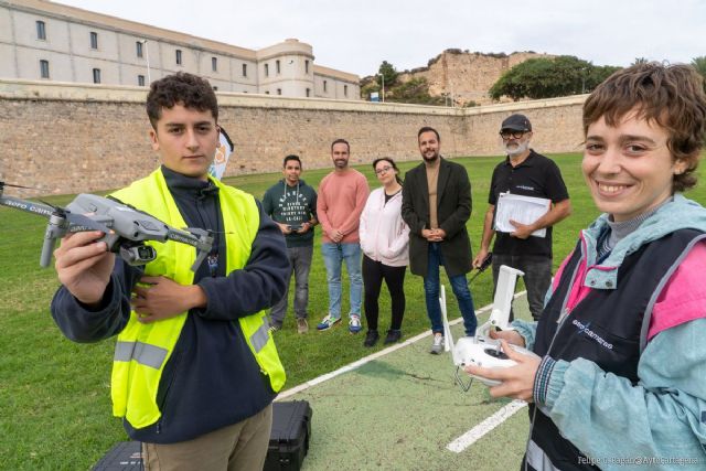 Juventud clausura el curso de piloto de drones con la práctica de vuelo