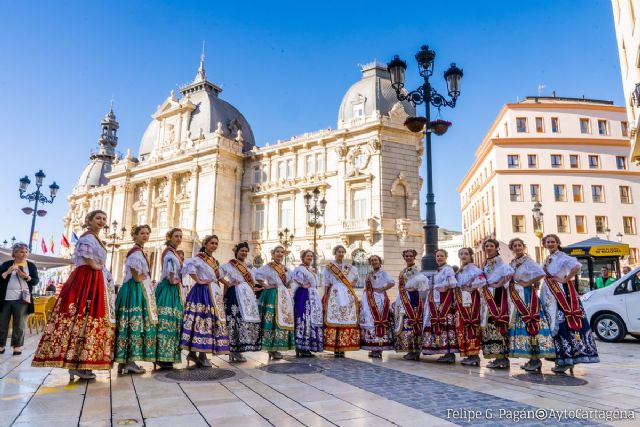 La Reina de la Huerta y su Corte de Honor traen a Cartagena las Fiestas de Primavera de Murcia