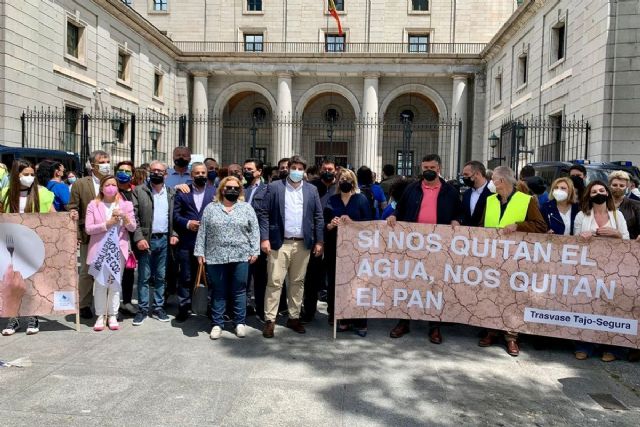 El Ayuntamiento de Cartagena, con los regantes y en defensa del Trasvase en Madrid