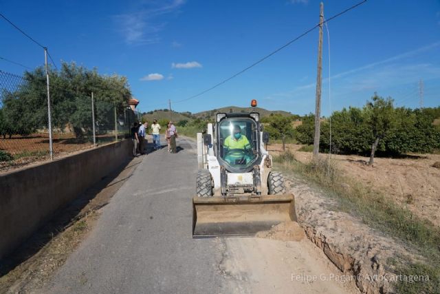 El Ayuntamiento repara el camino de Los Chorrillos en Cuesta Blanca