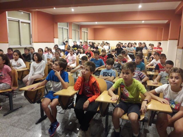 El Club Atletismo Elcano y Programa ADE acercan el atletismo al colegio Salesianos