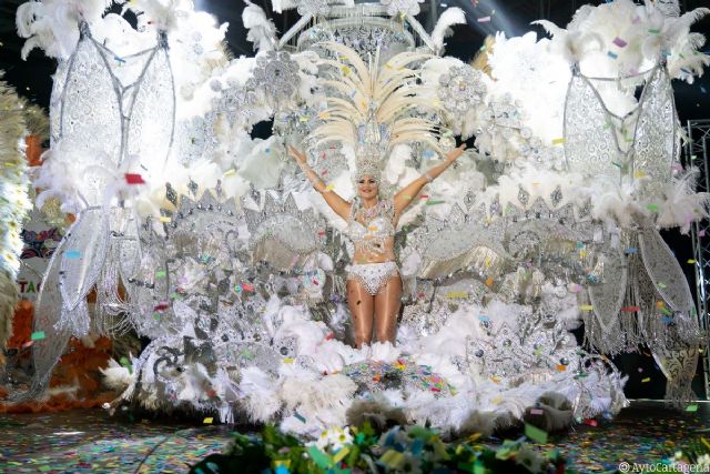 Arranca el Carnaval en Cartagena entre máscaras, disfraces y mucho color y humor