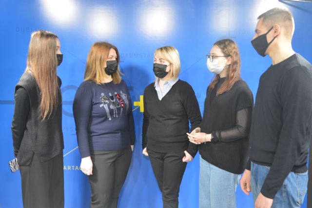 Universitarios ucranianos llegan a la UPCT con beca Erasmus y voluntarios de la universidad enseñan español a refugiados