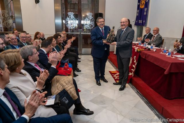 Francisco Ramón recibe su Premio como Procesionista del Año 2023