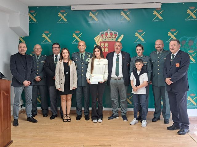 La Hermandad de Amigos del Benemérito Cuerpo de la Guardia Civil (HaBeCu) concede el Premio a la excelencia académica 2023 a una alumna de la Región de Murcia