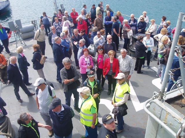 El grupo de mayores de Senderismo visitó el Arsenal Militar y la Base de Submarinos