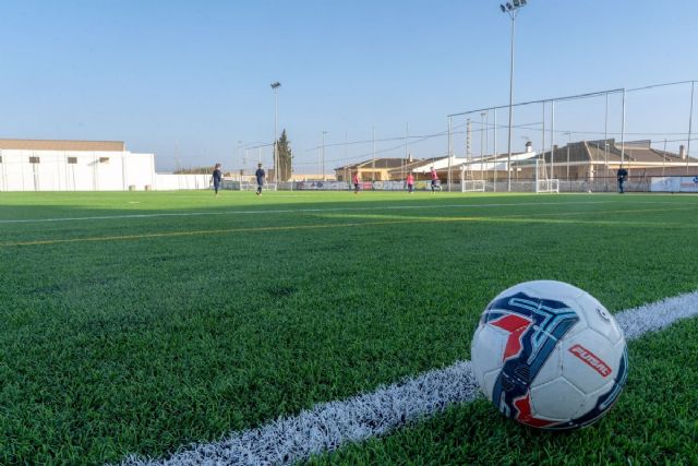 El Ayuntamiento adjudica el contrato que convertirá al césped todos los campos de futbol municipales