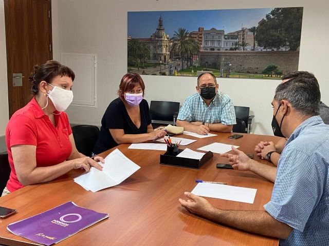 Los hosteleros y Podemos exigen ayudas para los afectados por la crisis de Mar Menor