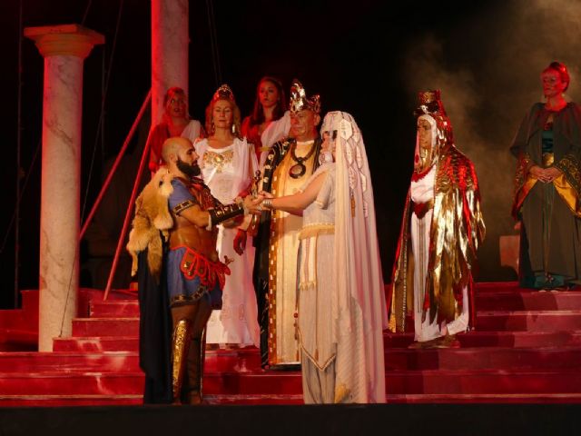 Aníbal e Himilce aclamados por las tropas carthaginesas tras su boda en el Puerto