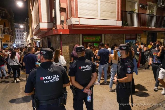 Policía Local interviene en un botellón ilegal con 600 jóvenes en Los Dolores