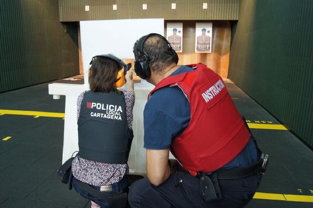 La Policia Local de Cartagena se adiestra en el uso de armas de fuego