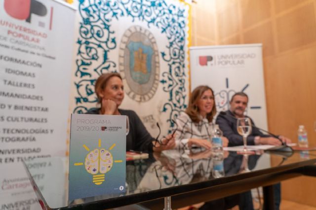 La escritora María Dueñas inaugura el curso 2019/2020 de la Universidad Popular de Cartagena