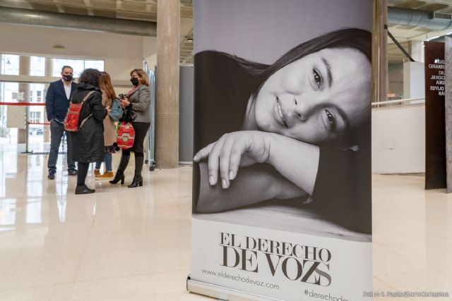 El Luzzy acoge una exposición fotográfica con retratos de mujeres que muestran la esperanza y la vida restablecida