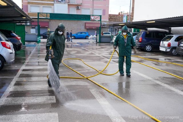 125 efectivos de las brigadas forestales refuerzan las labores de limpieza y desinfección en espacios públicos del municipio