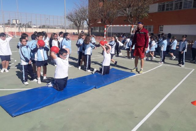 Jornada de atletismo en el colegio San Vicente Paul de la mano del C.A.Elcano y el UCAM Cartagena