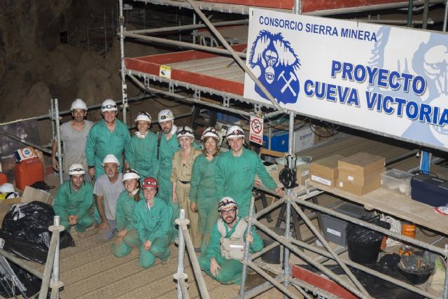 Finaliza el primer turno de campo de trabajo en Cueva Victoria