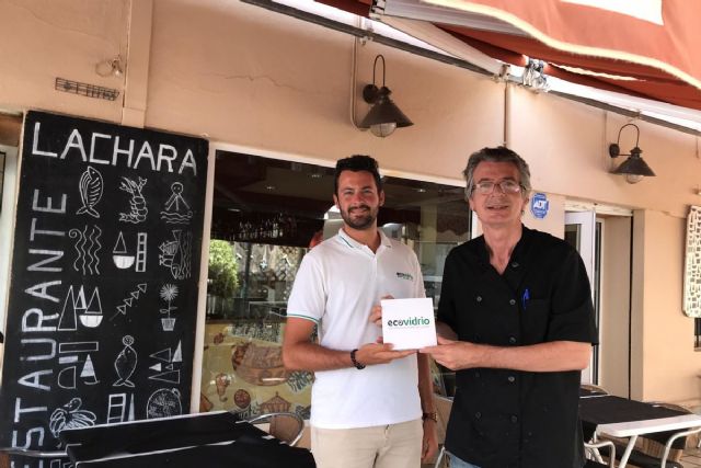 Ecovidrio premia al establecimiento cartagenero Restaurante J Chara por su compromiso con el reciclado de vidrio