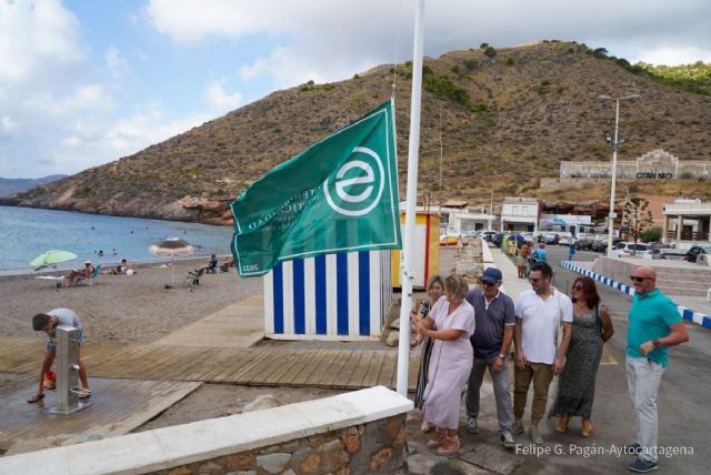 La bandera con la certificación ´S´ de sostenibilidad turística ya ondea en El Portús