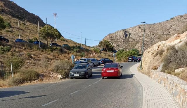 Los vecinos de El Portús piden un aparcamiento 'decente' al Ayuntamiento