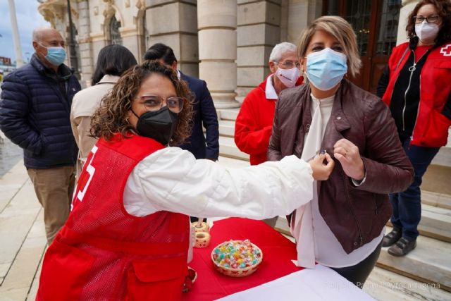 Cruz Roja celebra el Día de la Banderita en Cartagena para ayudar a las personas mayores