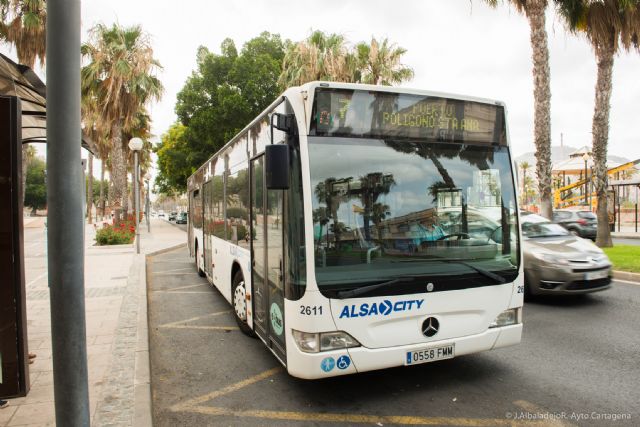 En marcha los nuevos horarios de las líneas 7 y 18 de autobús, que supondrán una mejora en las conexiones del puerto con el resto de la ciudad