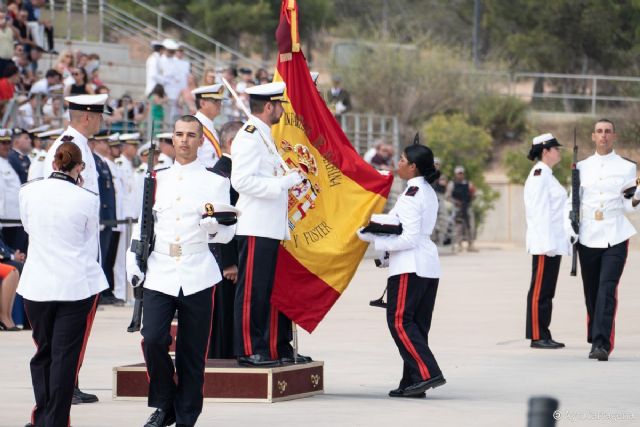 Cerca de 200 Infantes de Marina han participado en el solemne acto de Jura de Bandera