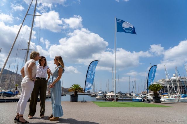 La nueva Bandera Azul ya luce en Yacht Port Cartagena