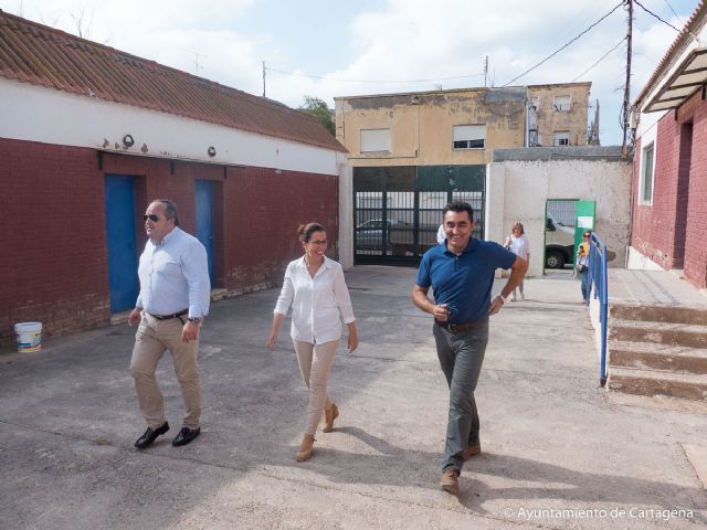 El programa de Barrios de la ADLE rehabilita las instalaciones de la Botica del Libro en Lo Campano