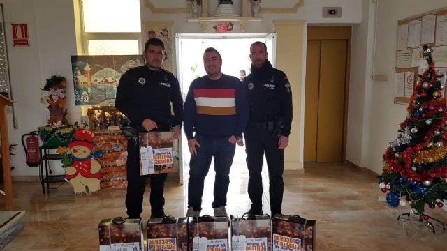 Policía Local entrega de 18 lotes de productos Navideños a tres entidades sociales del municipio