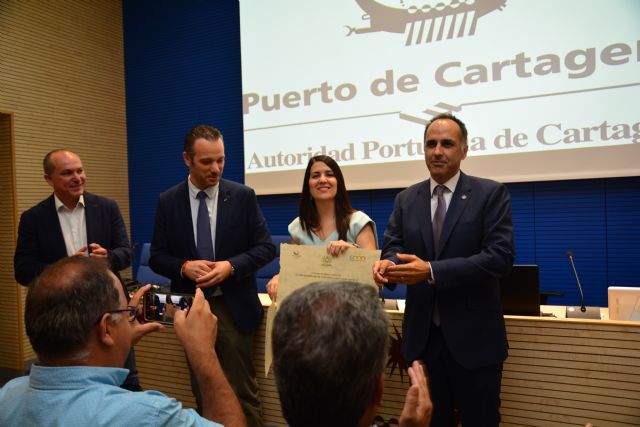 La Cátedra del Puerto premia a una ingeniera naval de la UPCT por su propuesta para reducir emisiones contaminantes