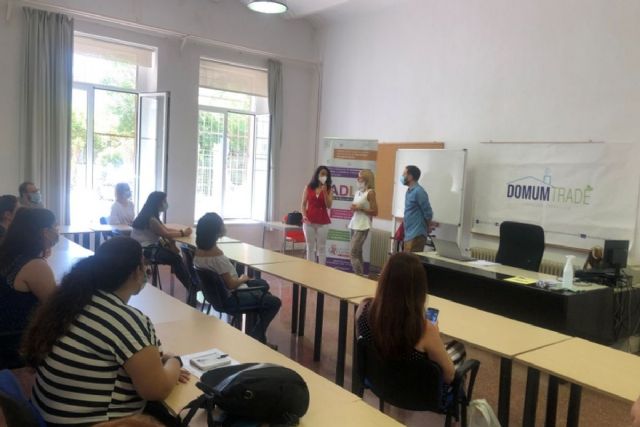 Una treintena de personas desempleadas inscritas en la ADLE participan en el proceso de selección de una empresa de limpieza cartagenera