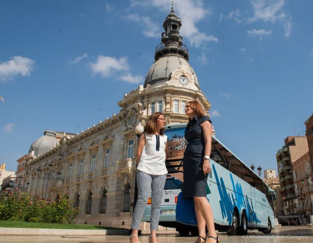 El Teatro Romano y el Foro llegarán a Francia gracias a los autobuses promocionales de Cartagena Puerto de Culturas