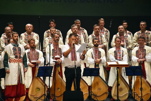 El coro nacional de banduristas de Ucrania conquista el corazón de Cartagena