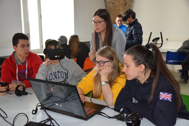 Cerca de 600 alumnos de Secundaria y Bachillerato harán prácticas de realidad virtual y Electrónica en el aula STEM de Teleco