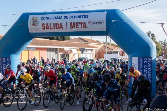 Los ciclistas José Manuel Cayuela y José María García, colíderes tras el Trofeo Social Interclub Campo de Cartagena - Mar Menor