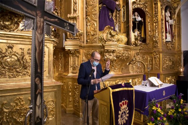 Presentado 'Arriba el trono', la primera audiorevista de la Semana Santa de España