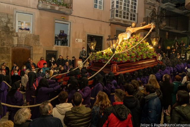 La primera procesión de España sale en la madrugada del Viernes de Dolores desde Cartagena (Murcia)