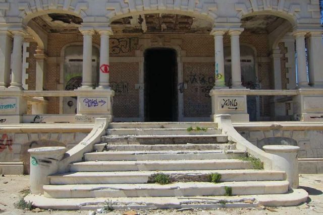 El Ayuntamiento solicita a la Comunidad Autónoma medidas urgentes de protección para Villa Calamari e informa de su avanzado deterioro al Ministerio de Cultura